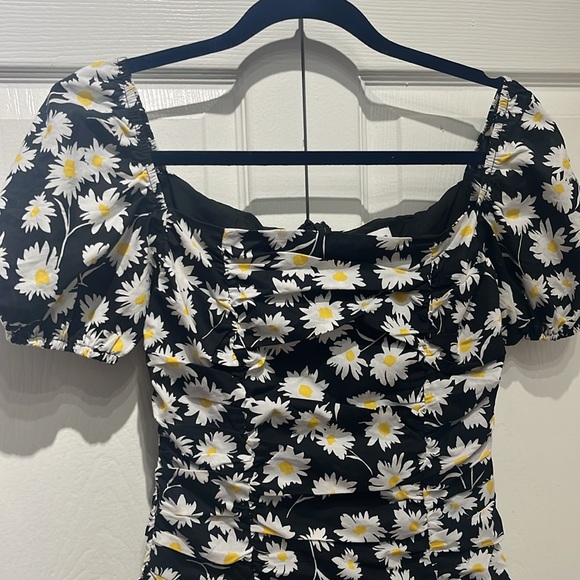 Superdown ‘Rumor’ Daisy Off-Shoulder Ruched Dress - Picture 5 of 7